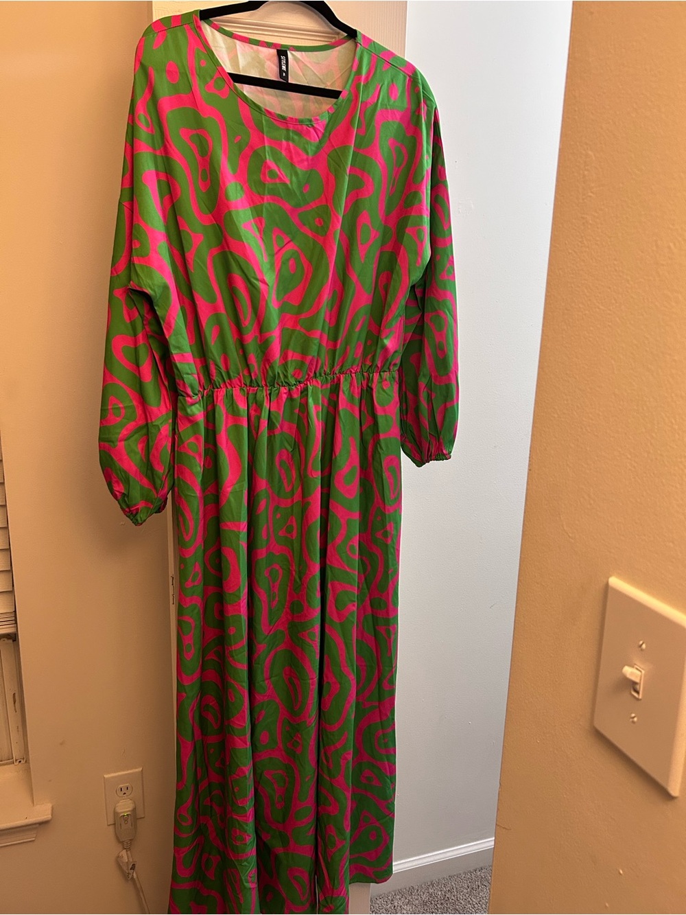 STYLEWE Green and Pink Abstract Print Long Sleeve Maxi Dress